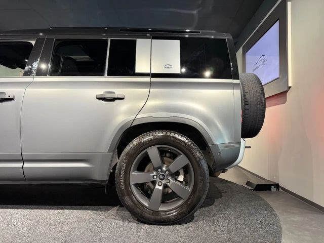 Land Rover Defender 110 Black Pack