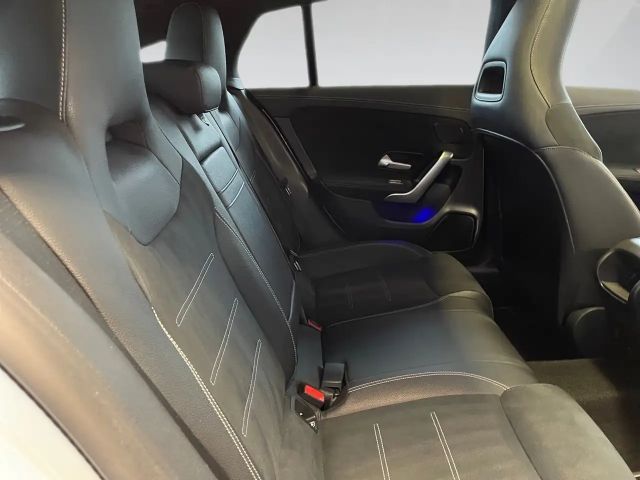 Mercedes-Benz CLA 200 AMG Line Shooting Brake