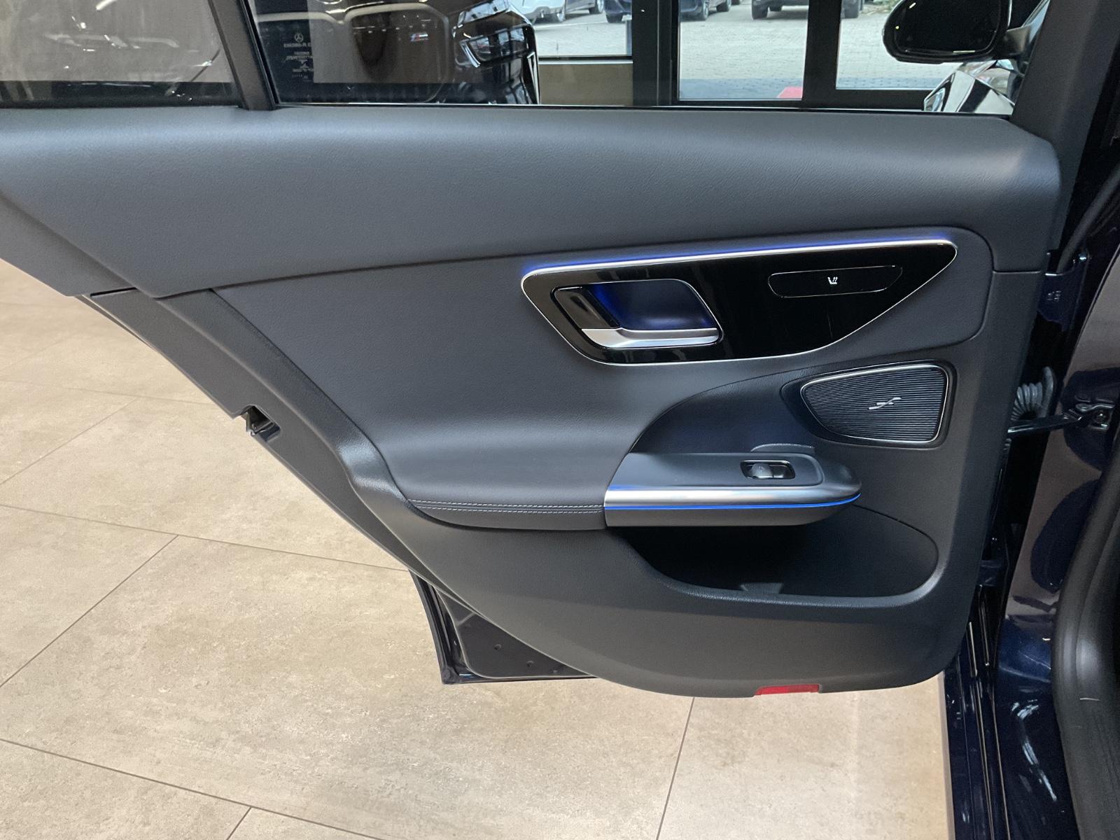 Mercedes-Benz C 200 AVANTGARDE Sedan