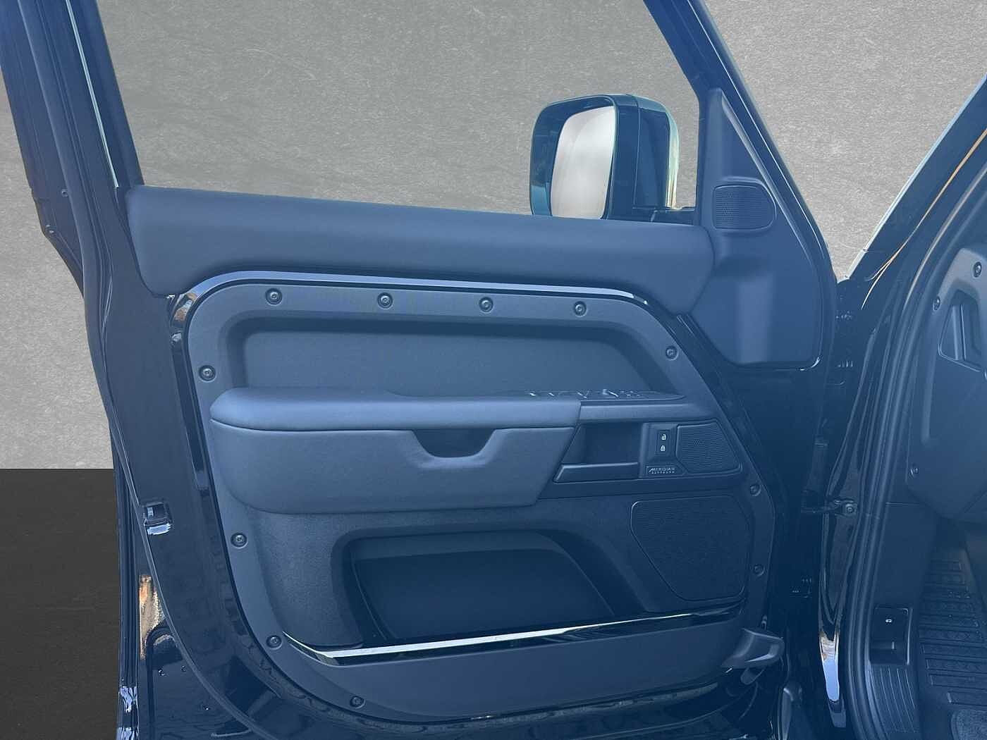 Land Rover Defender 110