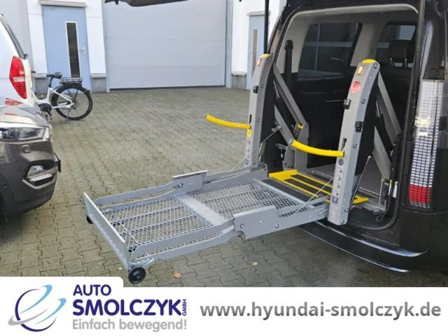 Hyundai Staria Signature