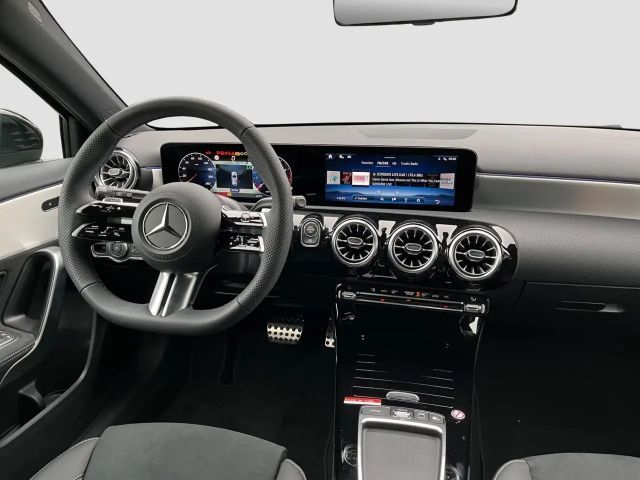 Mercedes-Benz A 200 AMG Line Hatchback