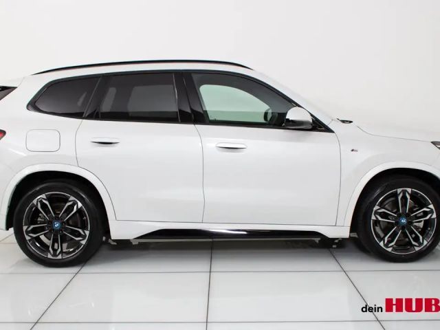 BMW iX1 xDrive30