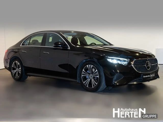 Mercedes-Benz E 200 AVANTGARDE Sedan