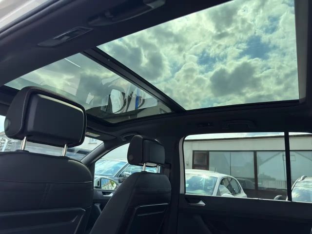 Volkswagen Touran 1.5 TSI DSG R-Line