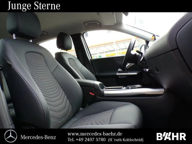 Mercedes-Benz B 180 Progressive Sedan