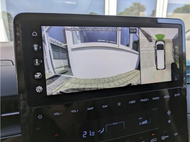 Hyundai Staria Signature