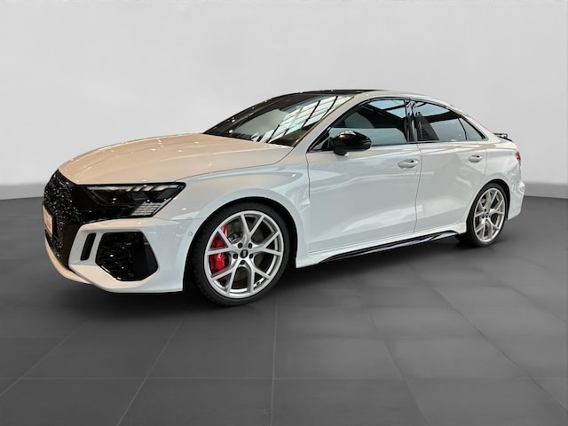 Audi RS3 Quattro S-Tronic Sedan