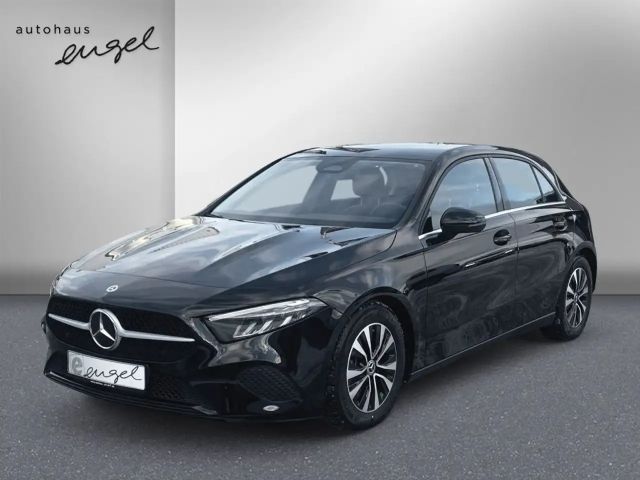 Mercedes-Benz A 180 A 180 7G-DCT Entry,KLIMA,NAVI,TEMPO,RFK,SH,LED,SH
