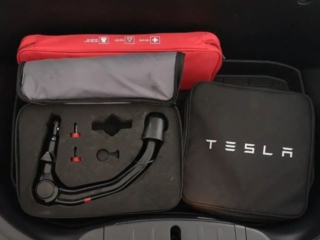 Tesla Model Y AWD