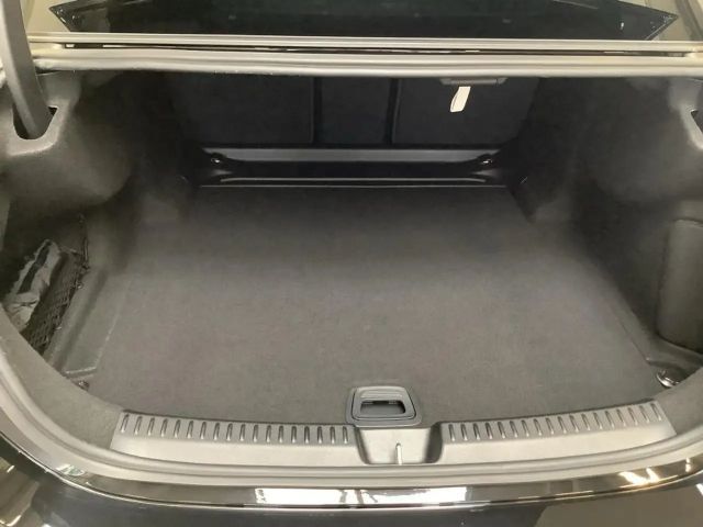 Mercedes-Benz E 200 AMG Line Sedan