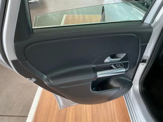 Mercedes-Benz B 180 B 180 KAMERA/SPUR/NAVI/GRA/PARKTRONIC