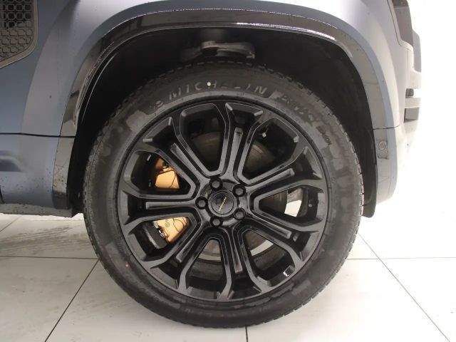 Land Rover Defender 110