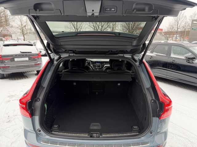 Volvo XC60 AWD Dark Plus