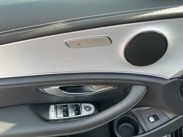 Mercedes-Benz E 300 AMG Line Sedan