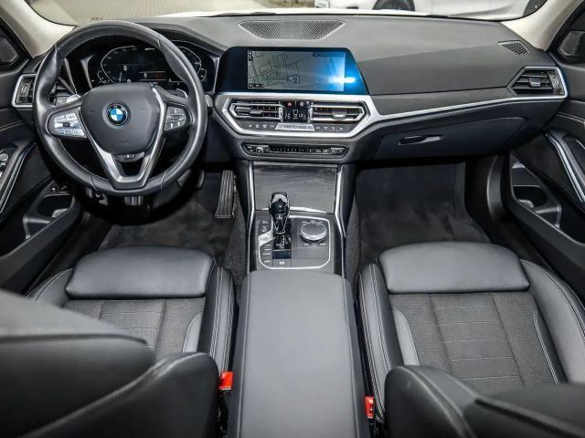 BMW 330 330e xDrive