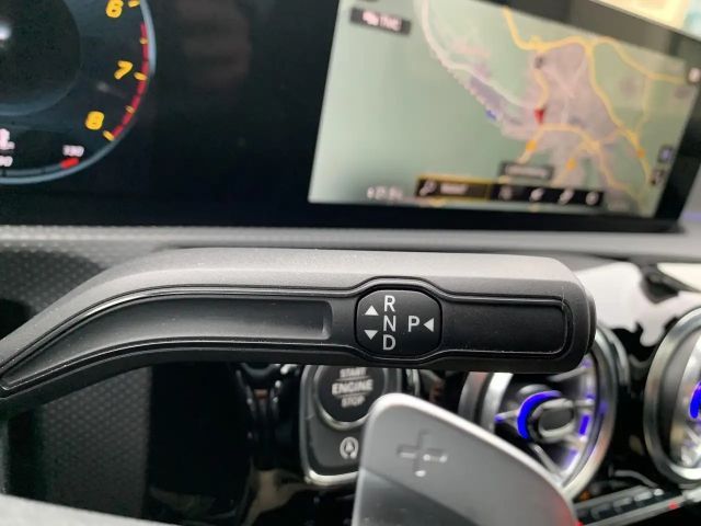 Mercedes-Benz CLA 200 AMG Line Sedan