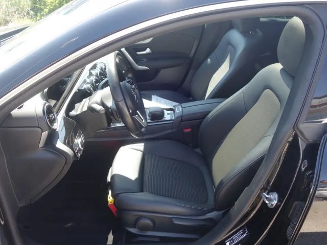 Mercedes-Benz CLA 180 CLA 180 d