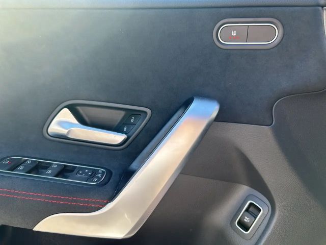 Mercedes-Benz CLA 200 AMG Line