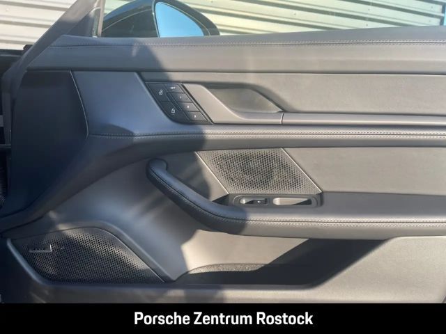 Porsche Taycan Black Edition Sport Turismo