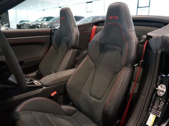 Porsche 992 Cabrio Carrera GTS