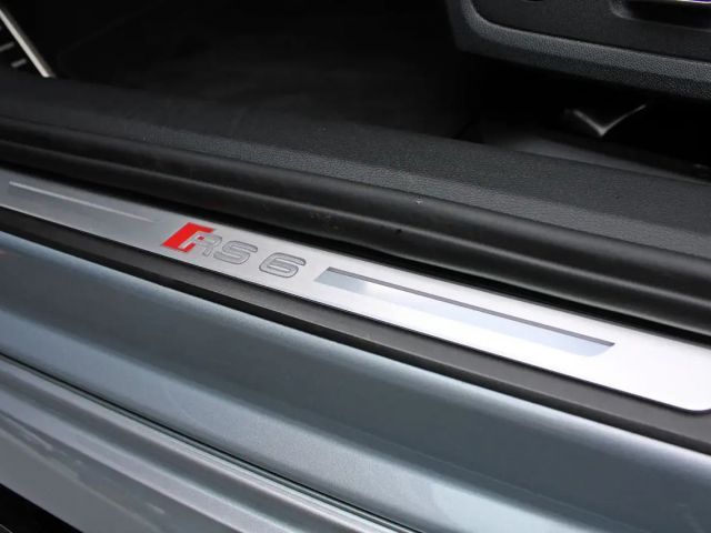 Audi RS6 Avant Performance Quattro