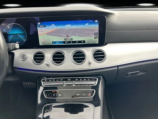 Mercedes-Benz E 300 AMG Line Sedan