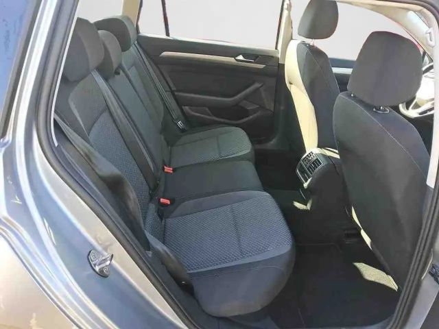 Volkswagen Passat 1.5 TSI Business Variant