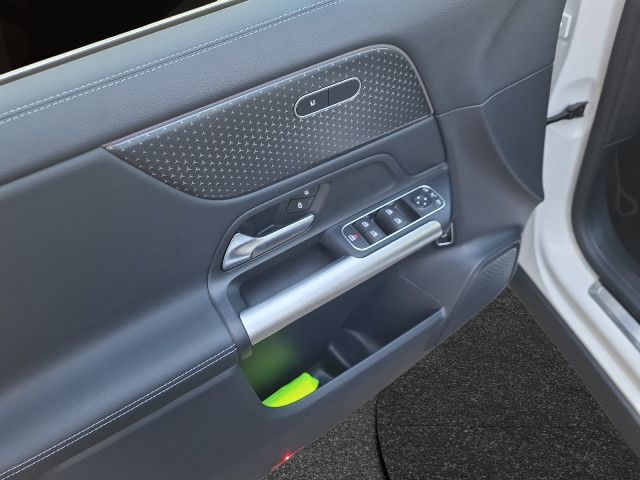 Mercedes-Benz EQA 300 4MATIC