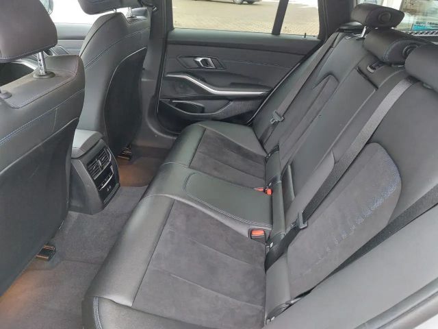 BMW 320 320d M-Sport Touring xDrive
