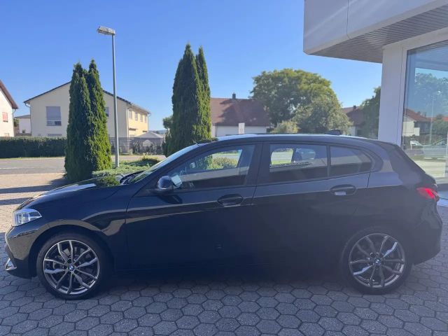 BMW 120 120i Sedan