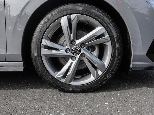 Volkswagen Golf 1.5 eTSI DSG Variant