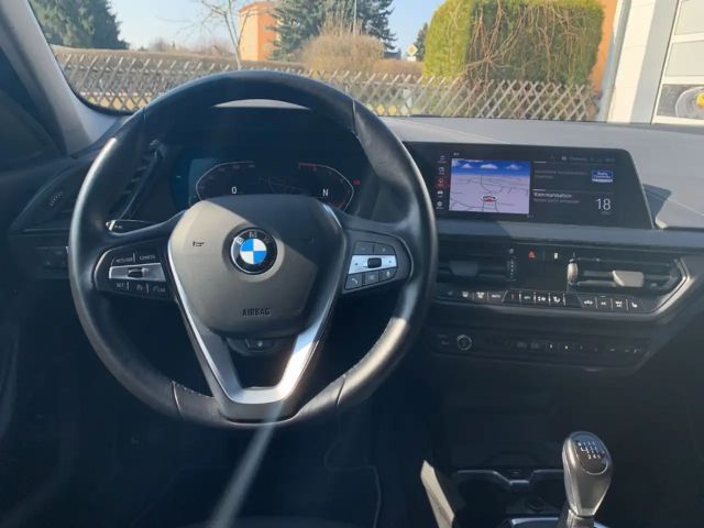 BMW 116 116i Sedan Sport Line