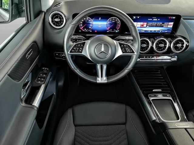 Mercedes-Benz B 200 Progressive Sedan