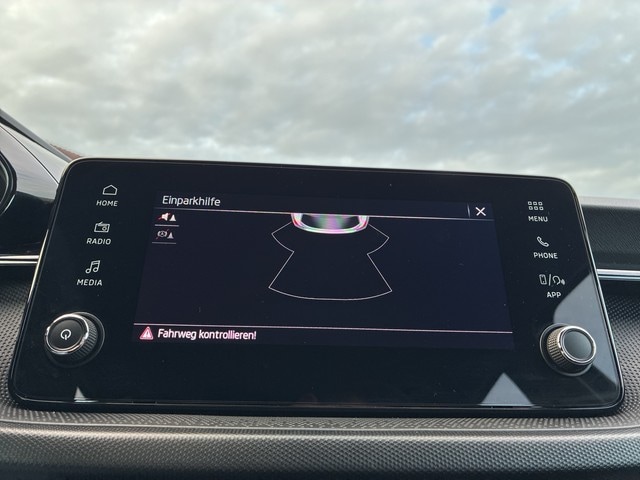 Skoda Fabia Fabia 1.0 Essence Klima+LED+PDC+Lane Assist