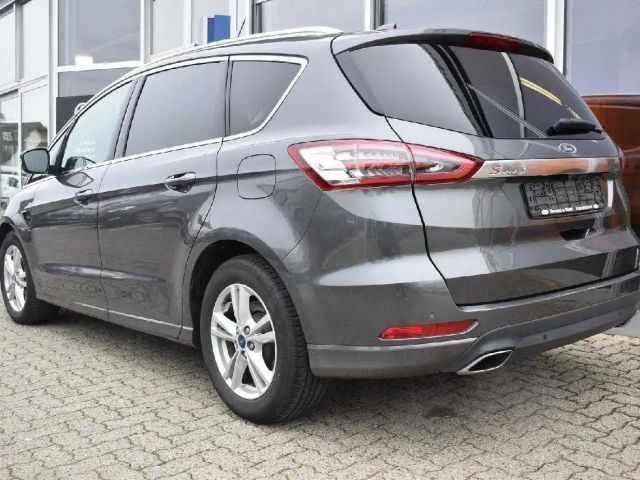 Ford S-Max Titanium
