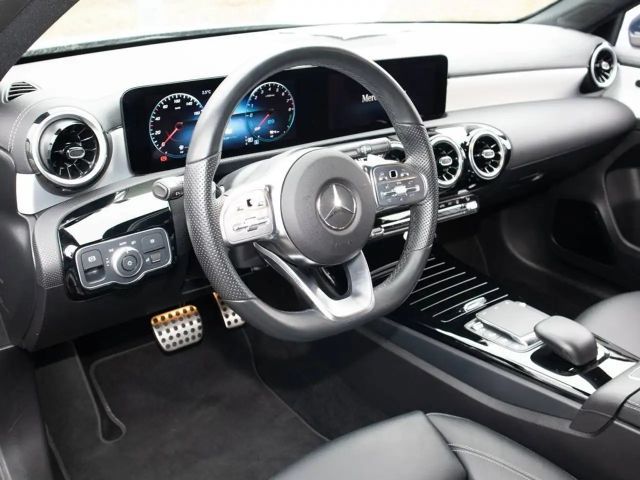 Mercedes-Benz A 250 A 250 e AMG Line