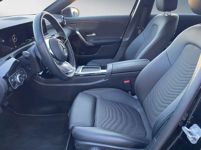 Mercedes-Benz A 180 A 180 Advanced AUTO*LED*RFK*MBUX*LENKRADHEIZUNG*