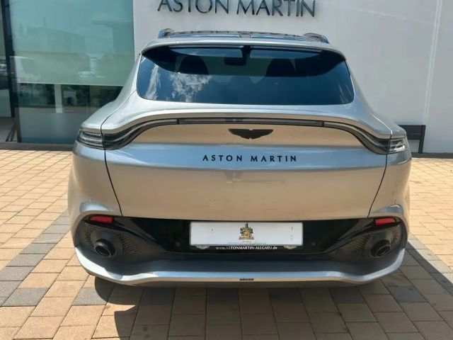 Aston Martin DBX V8