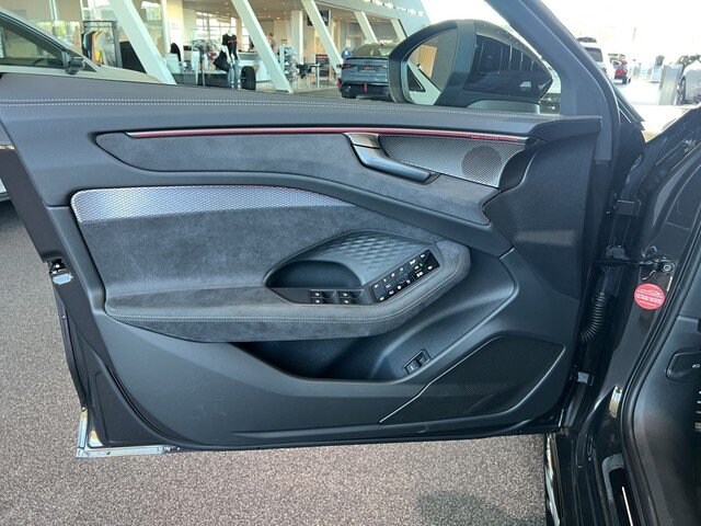 Audi A6 Avant Quattro S-Tronic