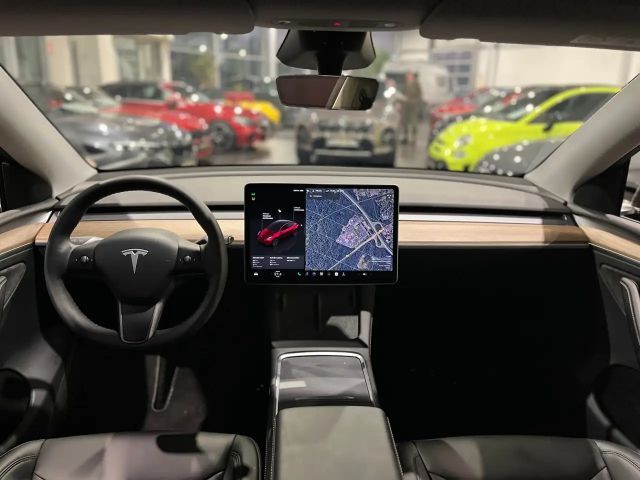 Tesla Model Y RWD Standard Range