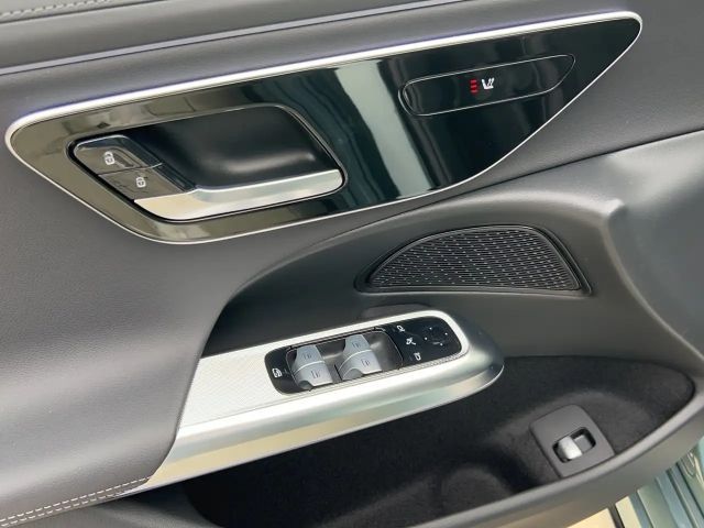 Mercedes-Benz E 200 AMG Line Sedan