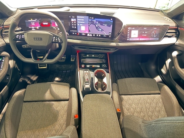 Audi A6 Avant Quattro S-Tronic