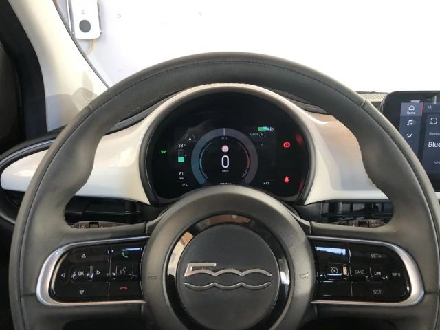 Fiat 500e LED-Tagfahrlicht Navigation DAB+ Klimaautomatik