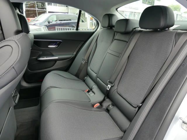 Mercedes-Benz C 200 AVANTGARDE Sedan