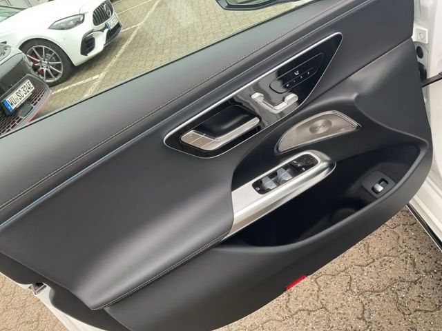 Mercedes-Benz E 200 Sedan