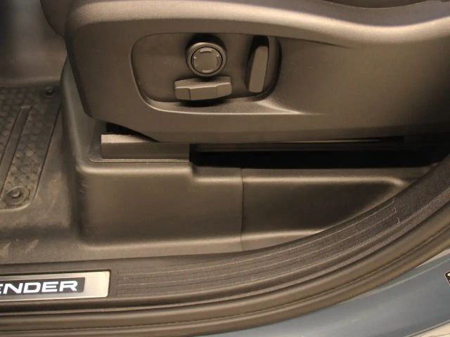 Land Rover Defender 110 D300 Dynamic SE