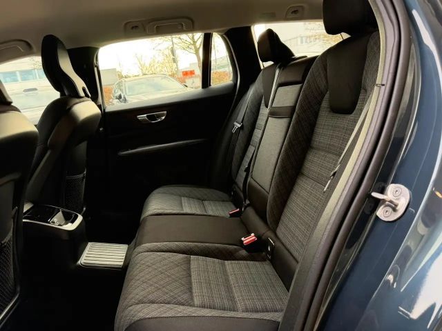 Volvo V60 AWD Core Recharge T6