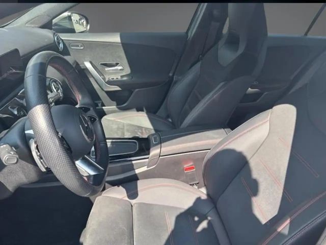 Mercedes-Benz A 250 A 250 e AMG Line