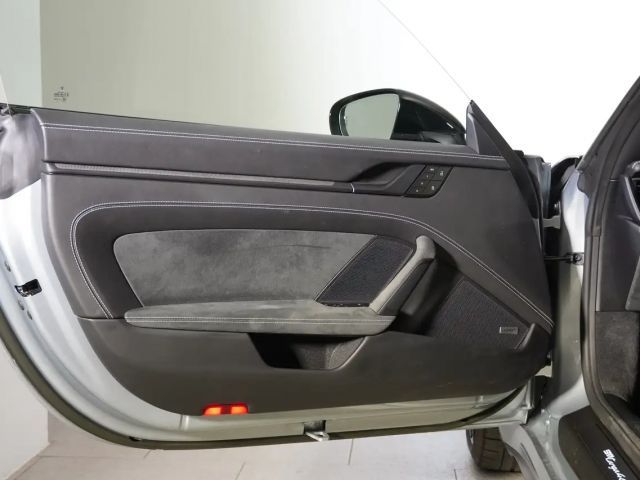 Porsche 992 4 Cabrio GTS Targa